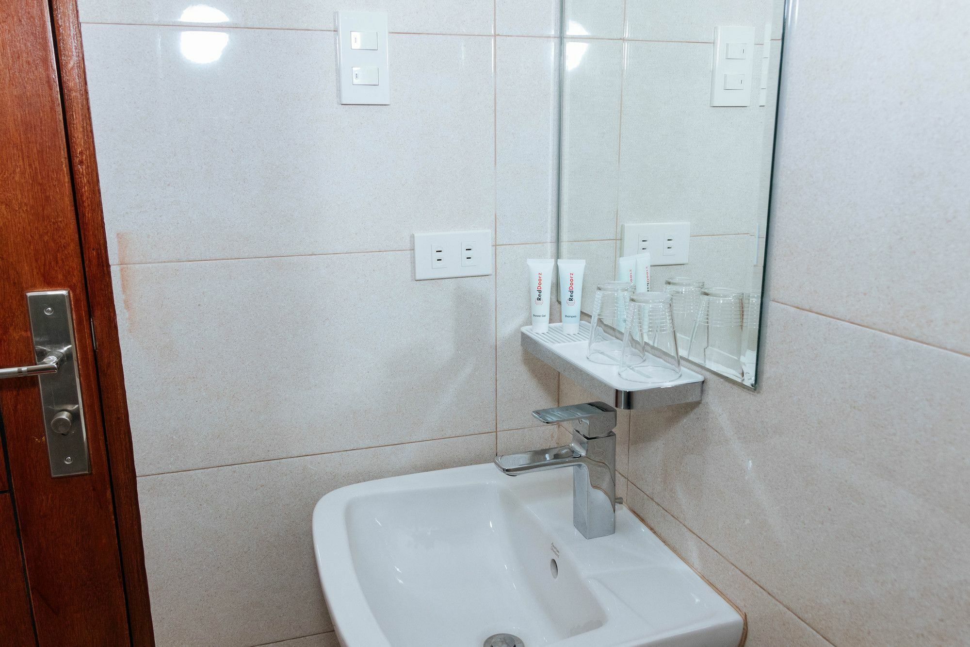 Reddoorz Premium @ Sampaloc Makati Hotell Makati City Eksteriør bilde